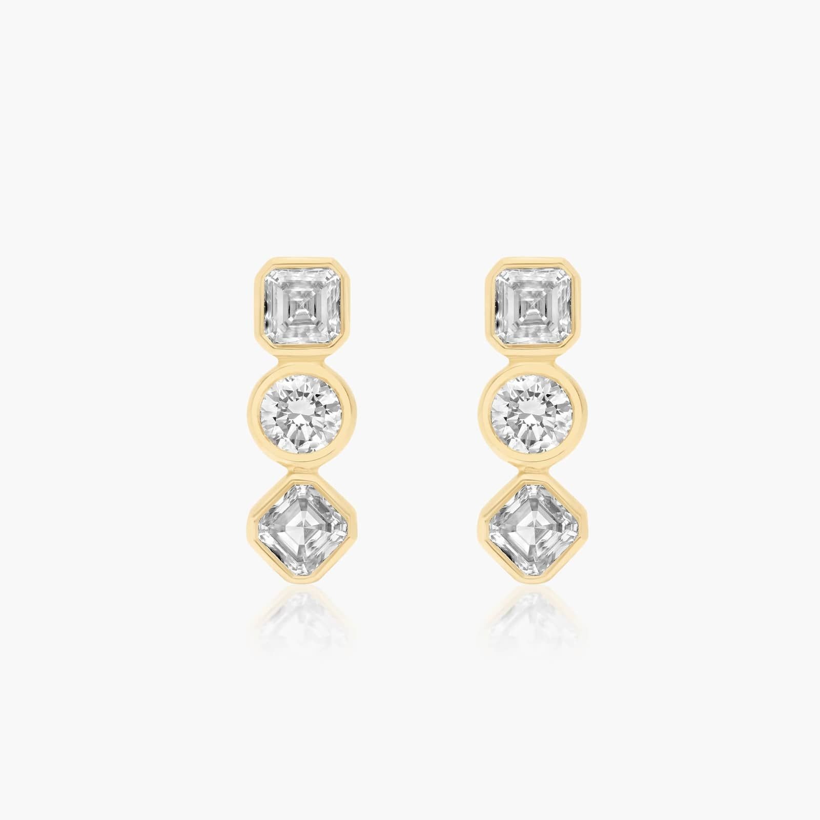 round diamond earrings in gold with diamonds