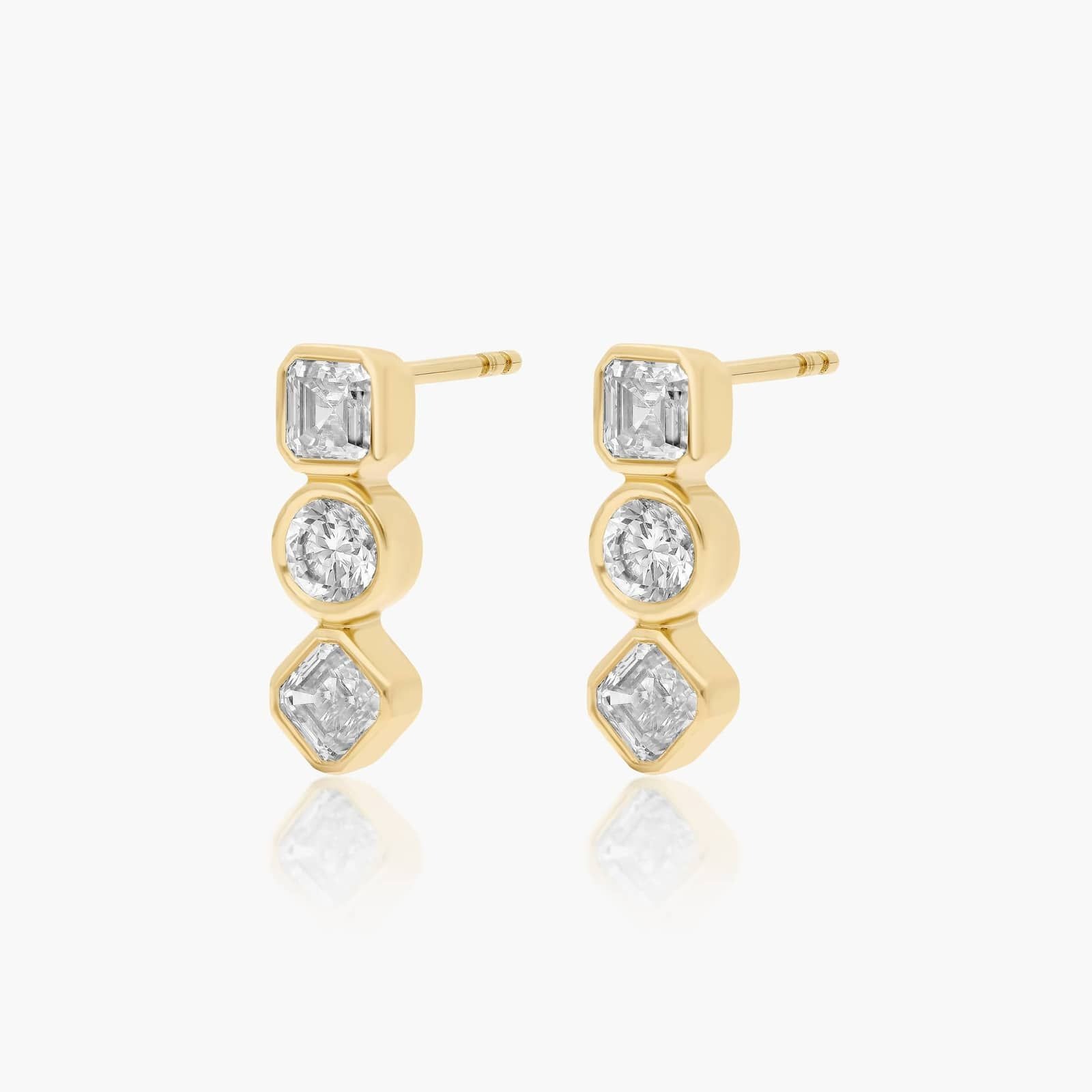 round diamond earrings in gold with diamonds