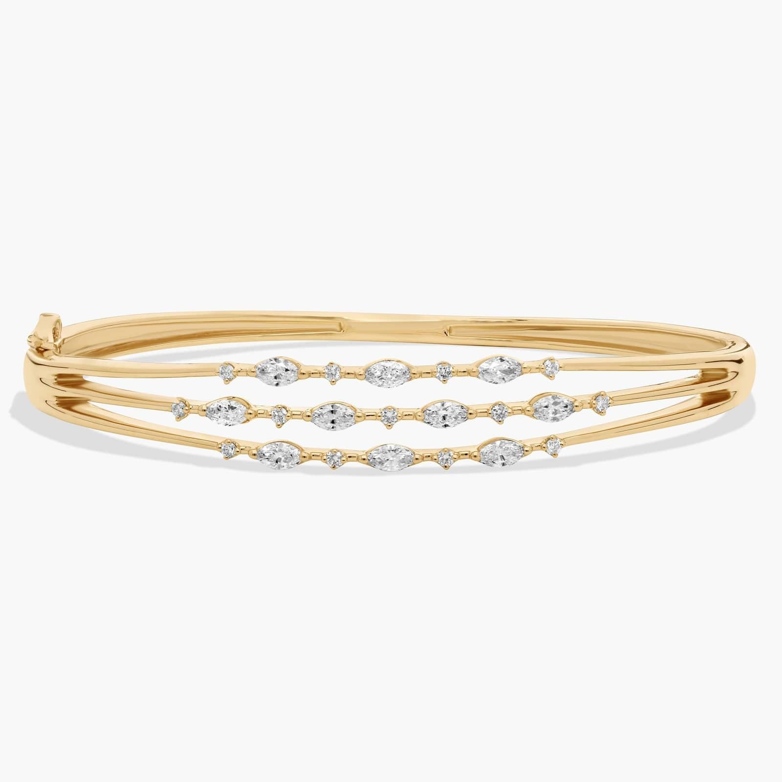 round diamond bracelet in gold with diamonds