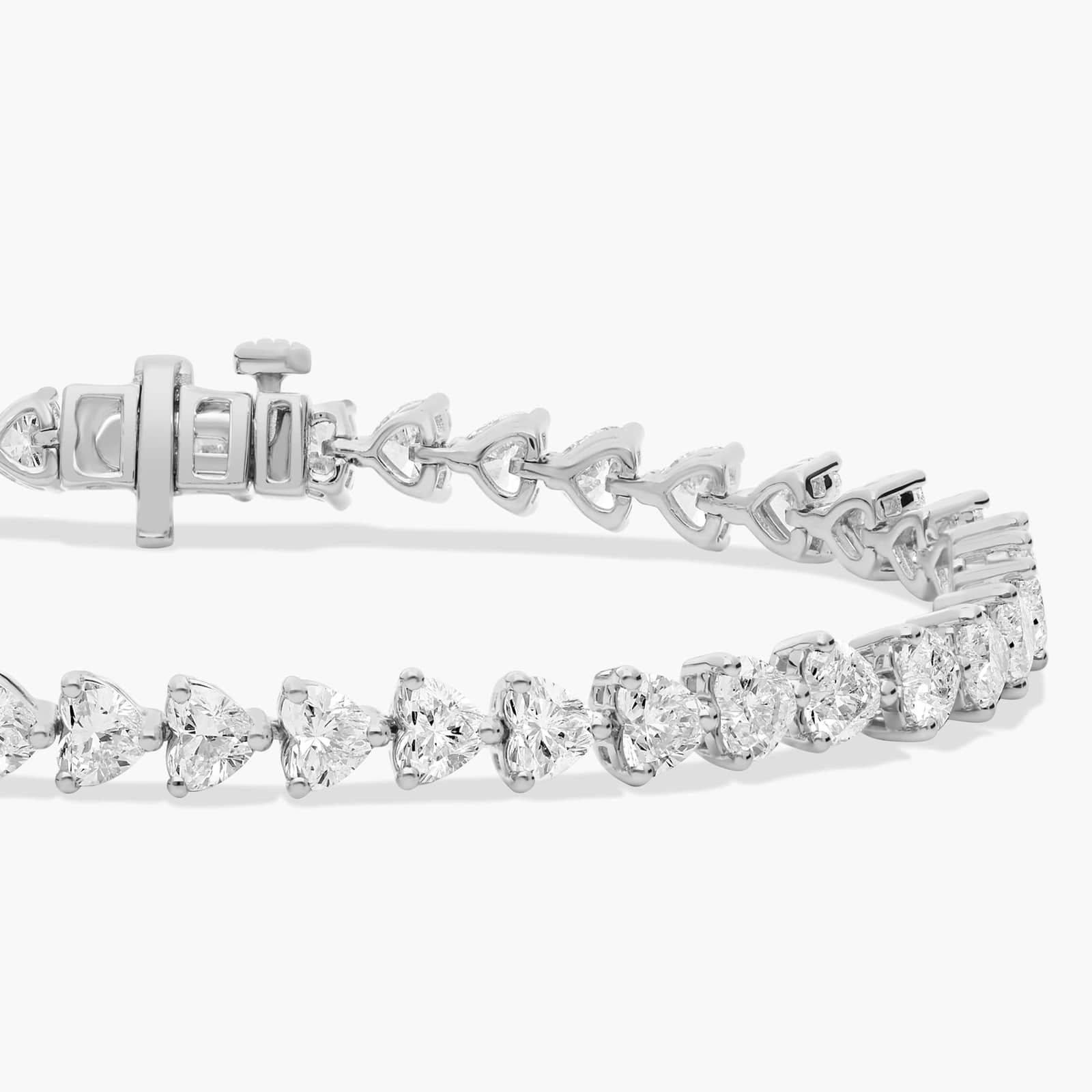classic diamond bracelet in gold with diamonds
