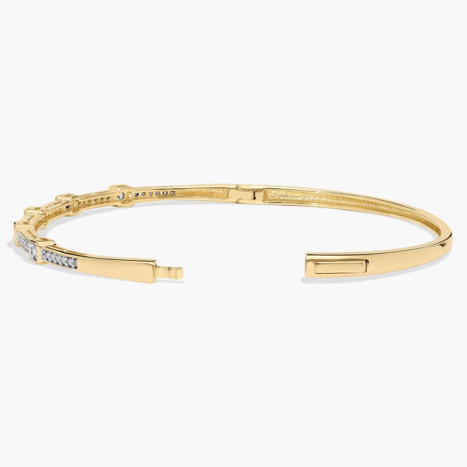 classic diamond bracelet in gold with diamonds