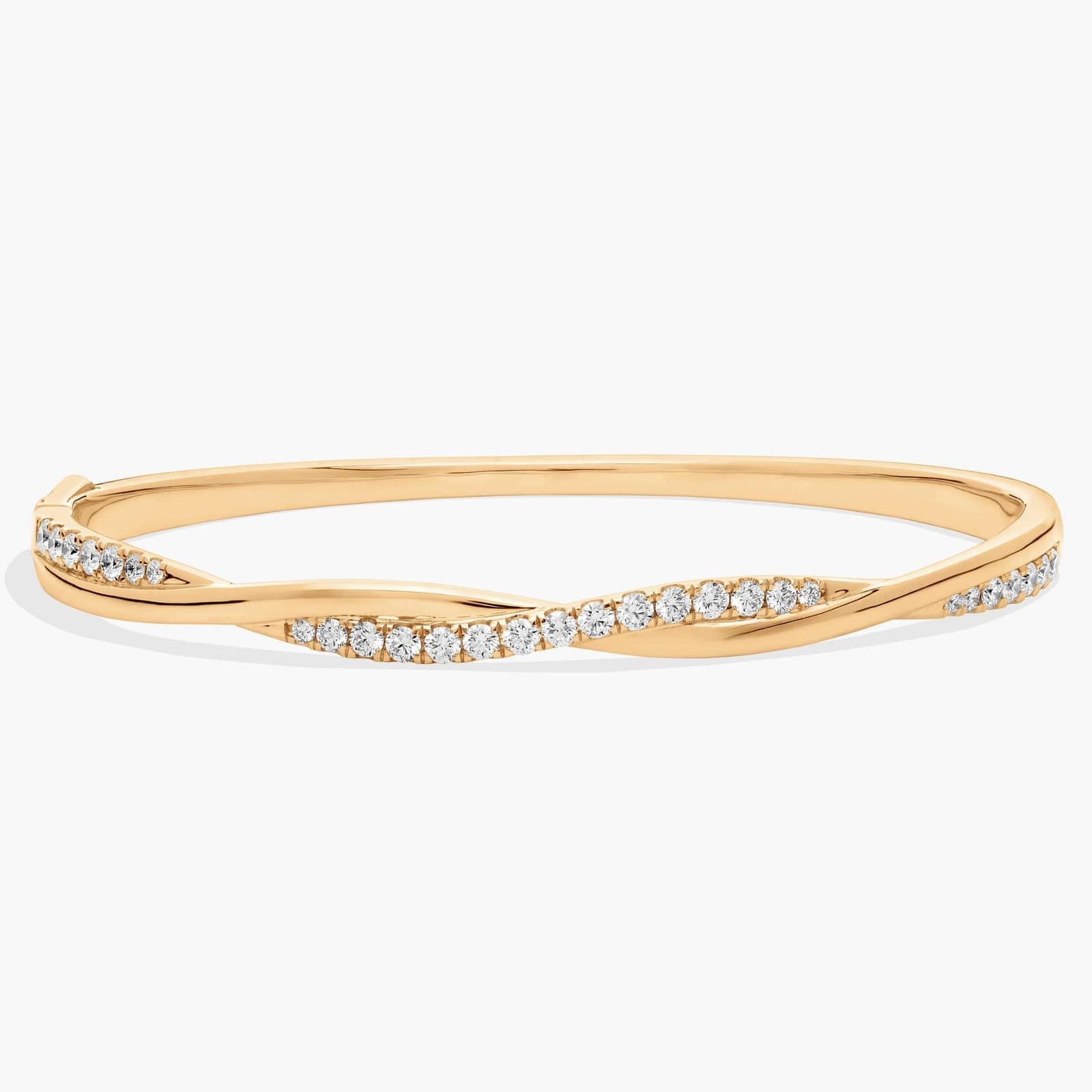 round diamond bracelet in gold with diamonds