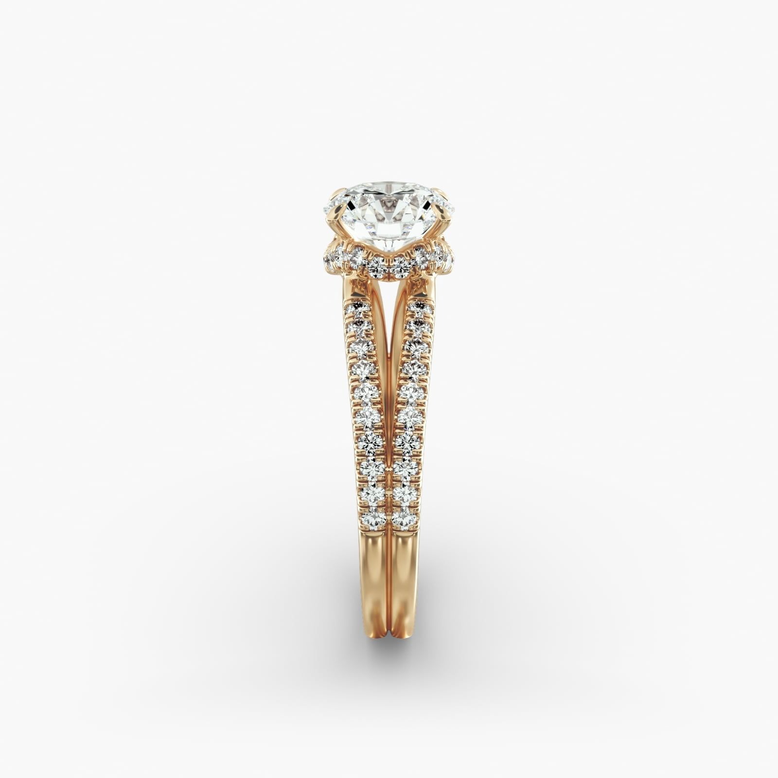halo diamond ring in gold with diamonds
