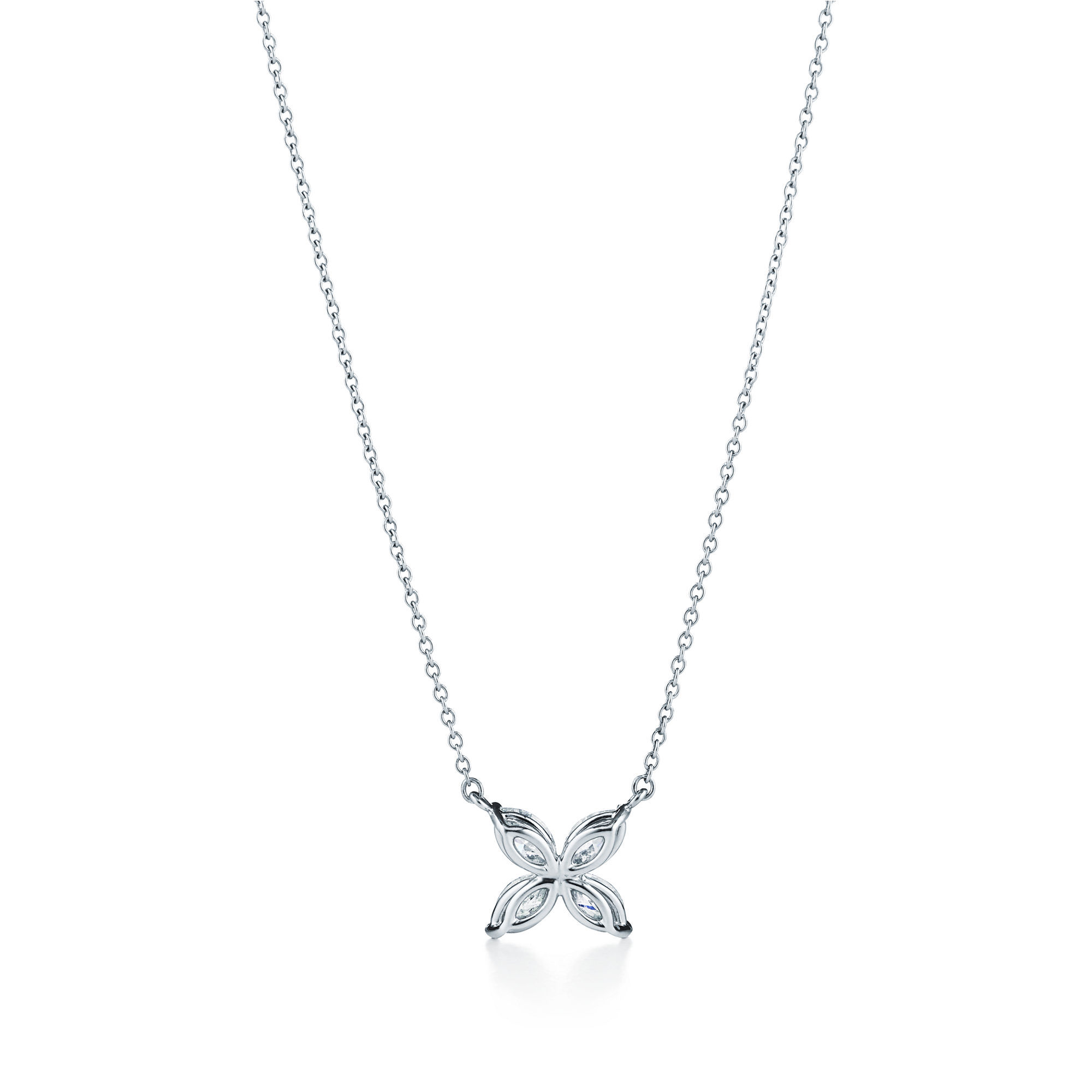 cluster diamond pendant in gold with diamonds