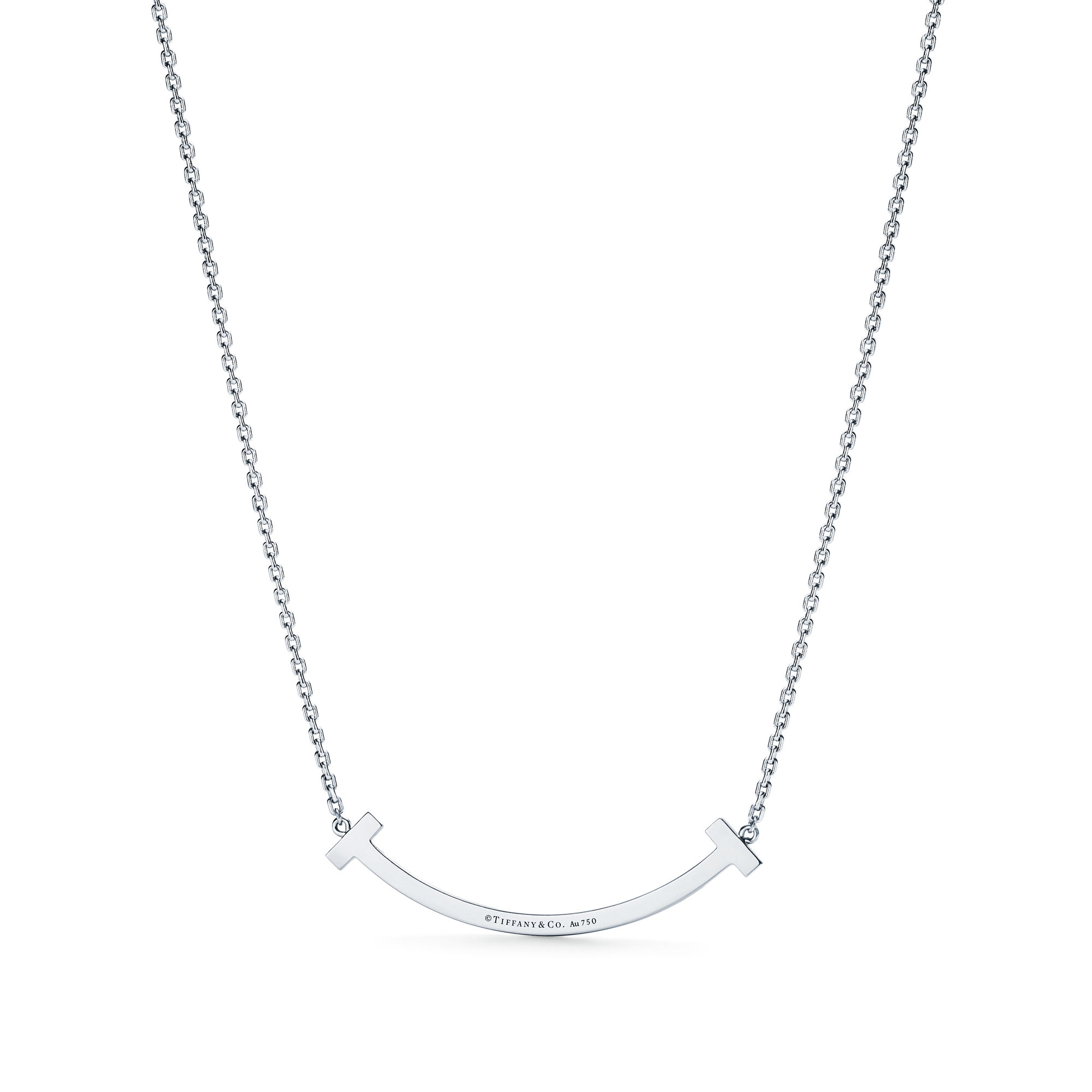 classic diamond pendant in gold with diamonds