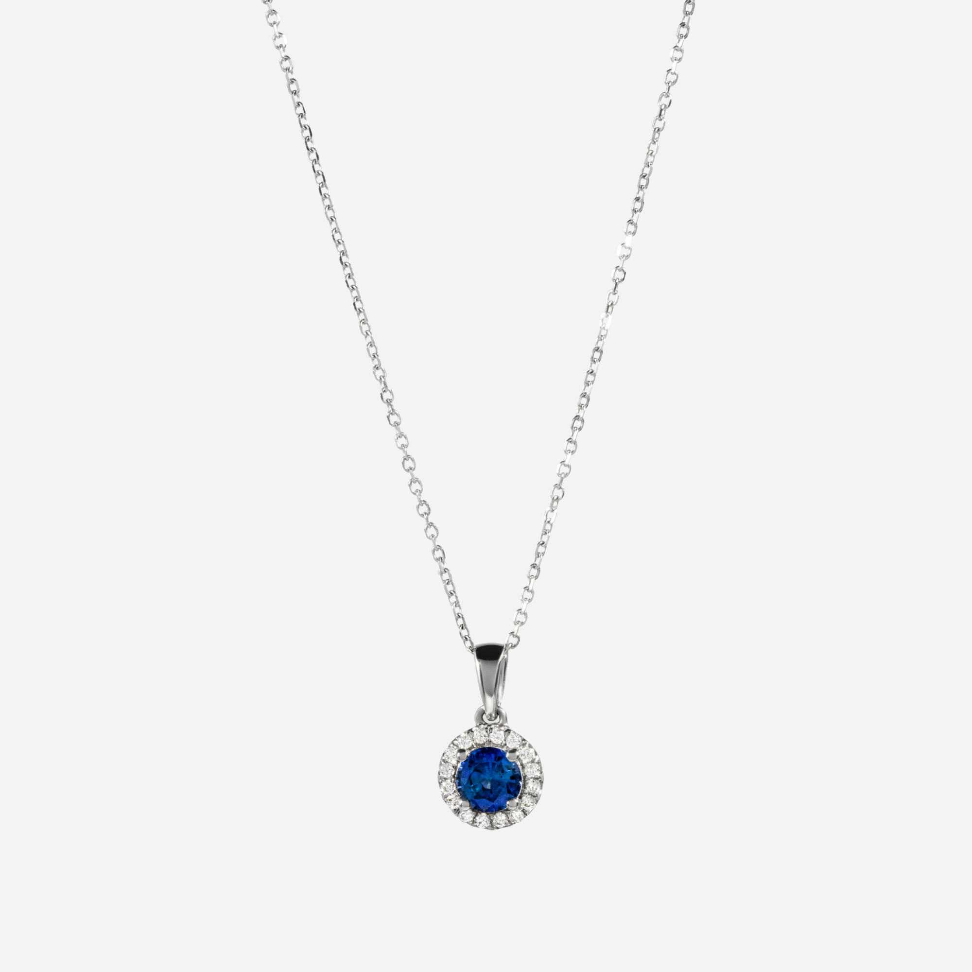 halo diamond pendant in gold with diamonds
