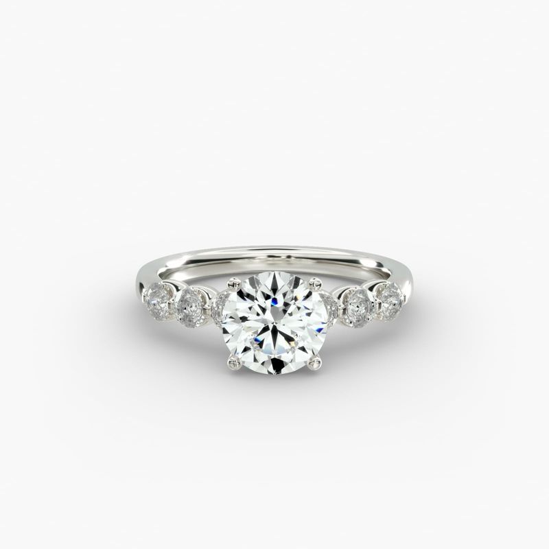 round diamond jewellery in gold with diamonds