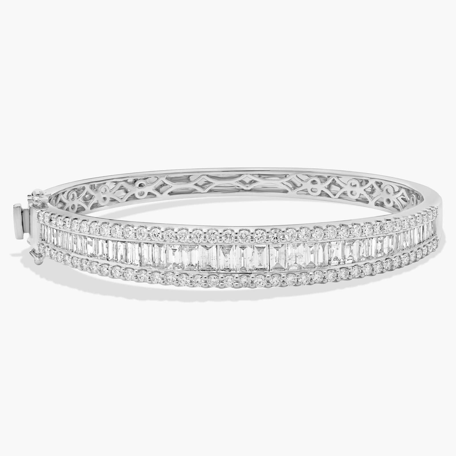 baguette diamond bracelet in gold with diamonds