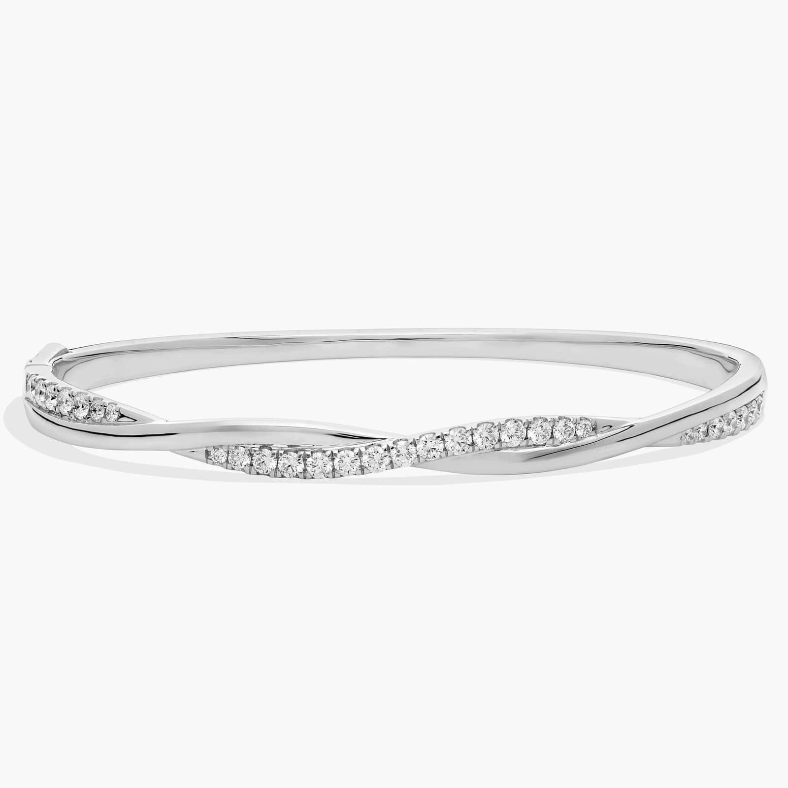 round diamond bracelet in gold with diamonds